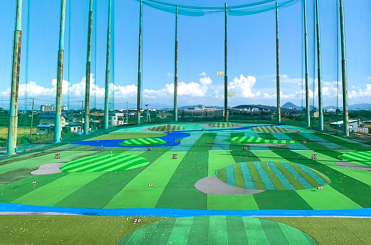 開放感あふれる全長180ヤードのドライビングレンジ!!
