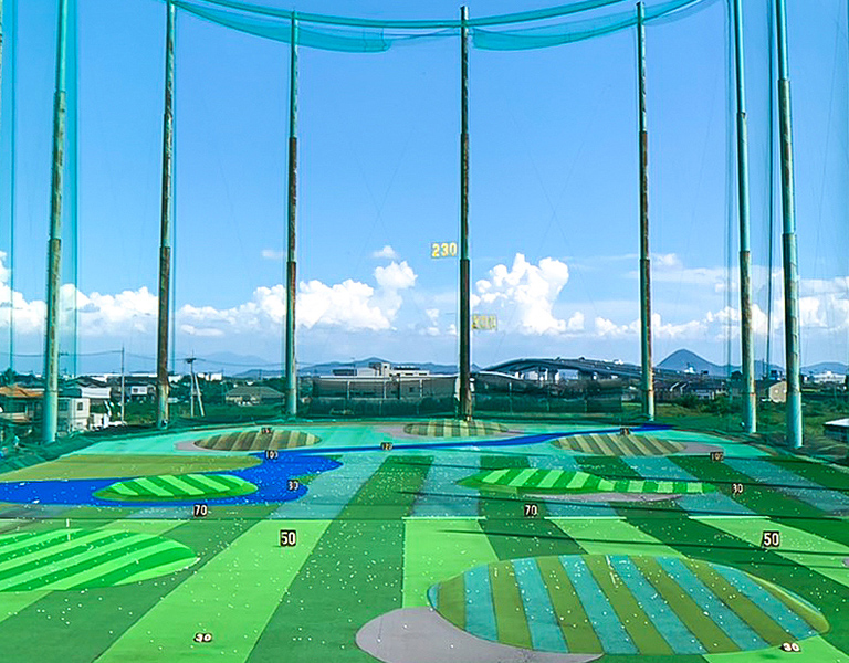 開放感あふれる全長180ヤードのドライビングレンジ!!