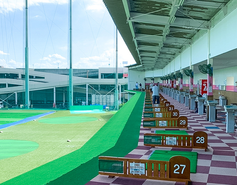 全48打席、全てにオートティーアップマシンを設置。